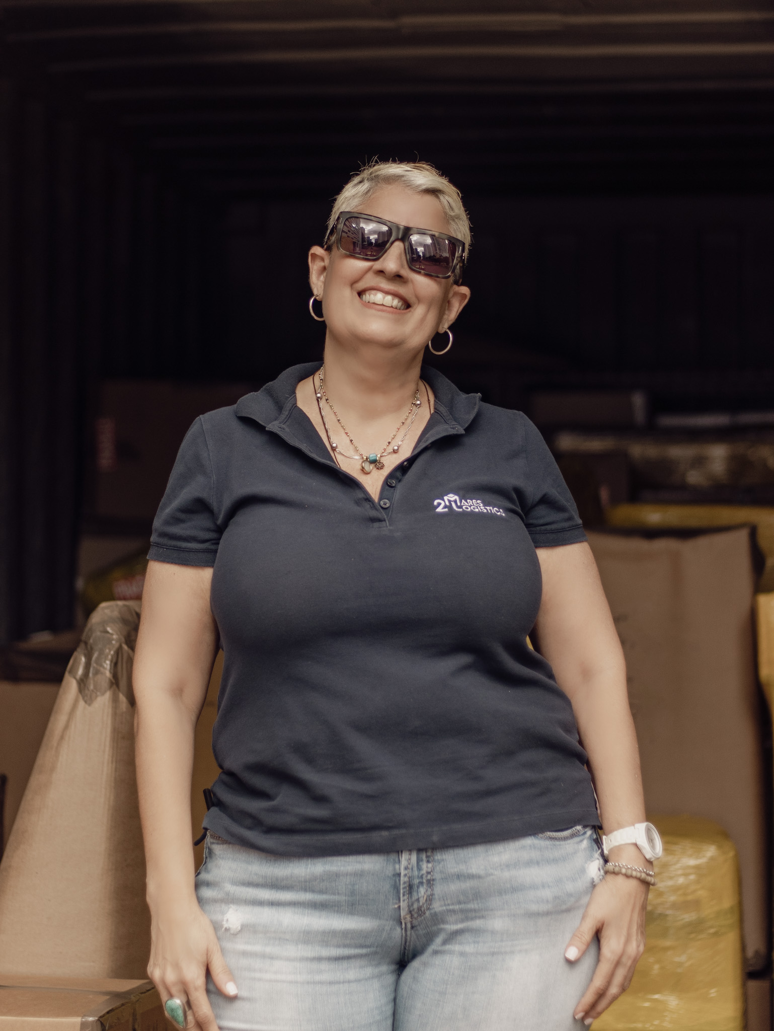 Equipo de 2Mares Logistics coordinando un embalaje en Ciudad de Panamá
